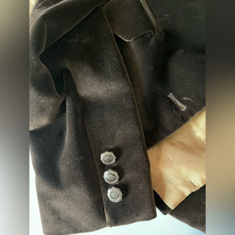 Gorgeous brown velvet blazer w/ornate buttons lined, size S by fash.ion.is.ta